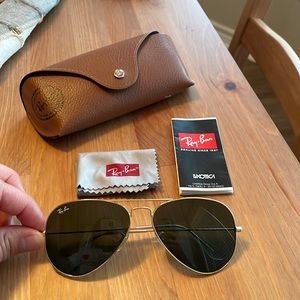 Ray-Ban Aviator Classic Sunglasses barely used